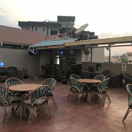 Airport Plaza Hotel Djoeba Buitenkant foto